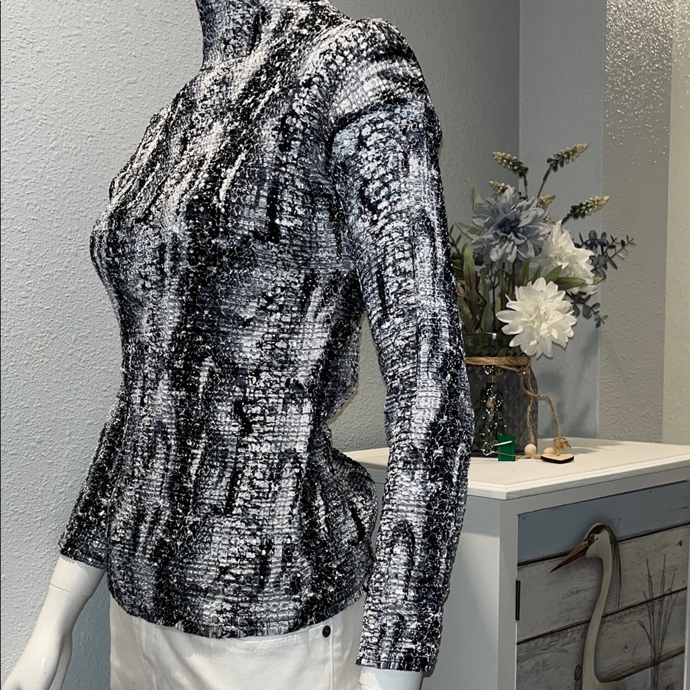 Black and White Vintage Textured Long Sleeve Top Valentina One size fits all
